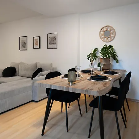 Bismarck - And Relaxing With Rooftop Terrace In Apartment